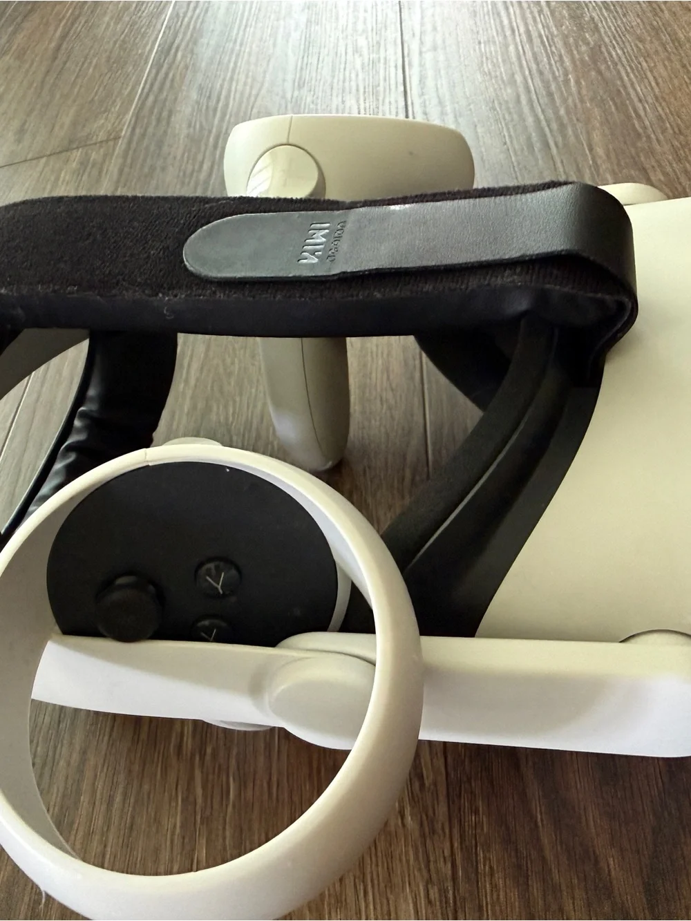 Quest 2 White VR Headset with Controllers